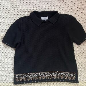 Alfred Dunner Black Knit Top Petite Large Beaded Embroidered Short Sleeve Collar